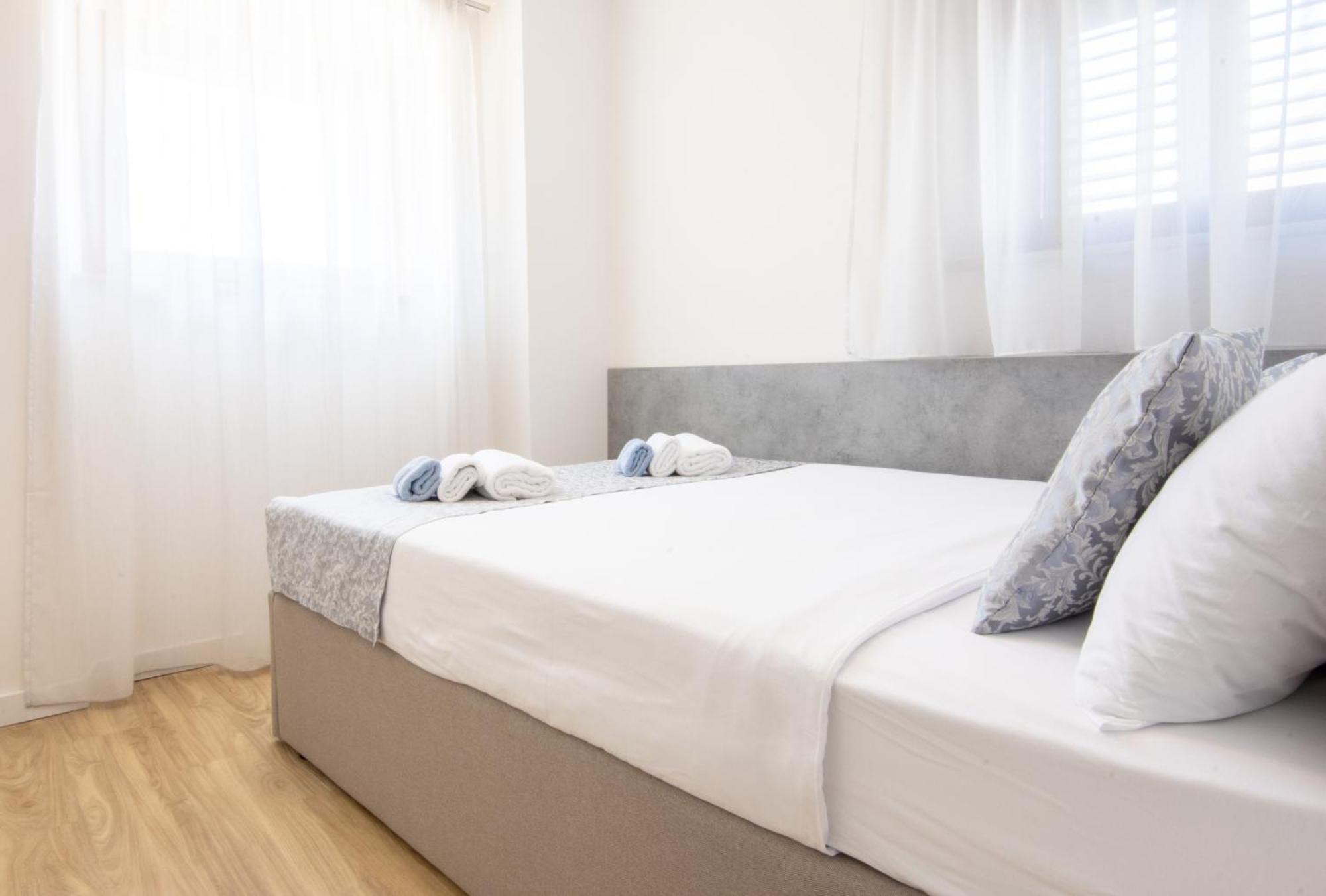 Bed & Breakfast Portun In The Center Baska Voda Exterior photo