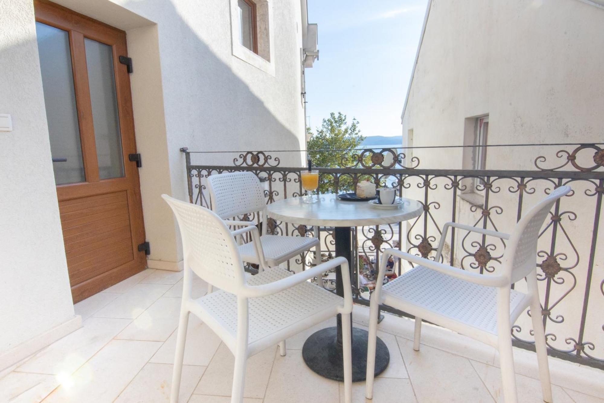 Bed & Breakfast Portun In The Center Baska Voda Exterior photo